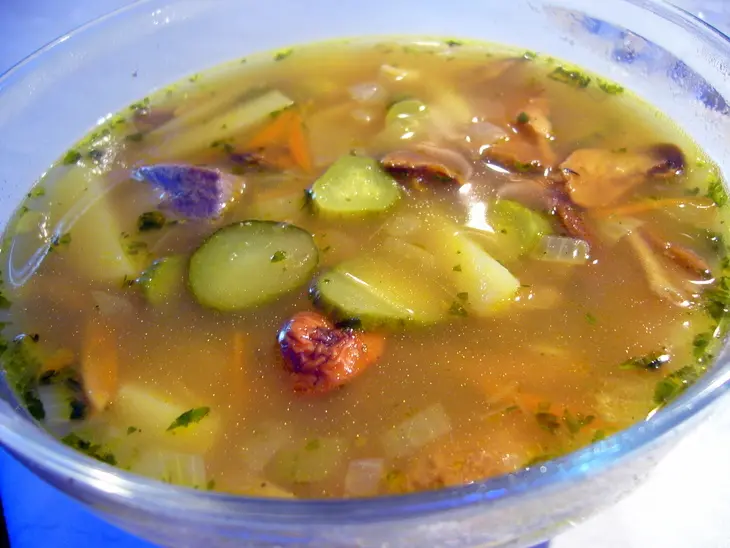 Рассольник с белыми грибами и печенью: шаг 4
