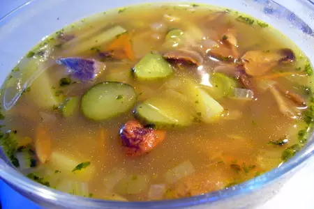Рассольник с белыми грибами и печенью: шаг 4