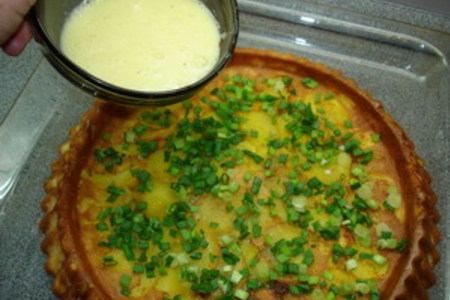 Пирог заливной картофельный с зеленым луком и омлетом.: шаг 4