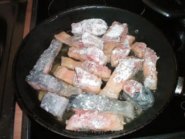 Рыба под морковно-сливочным соусом: шаг 2