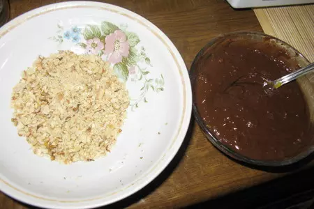 Пирог "кризис нам по зубам" с орехами и кремом: шаг 5