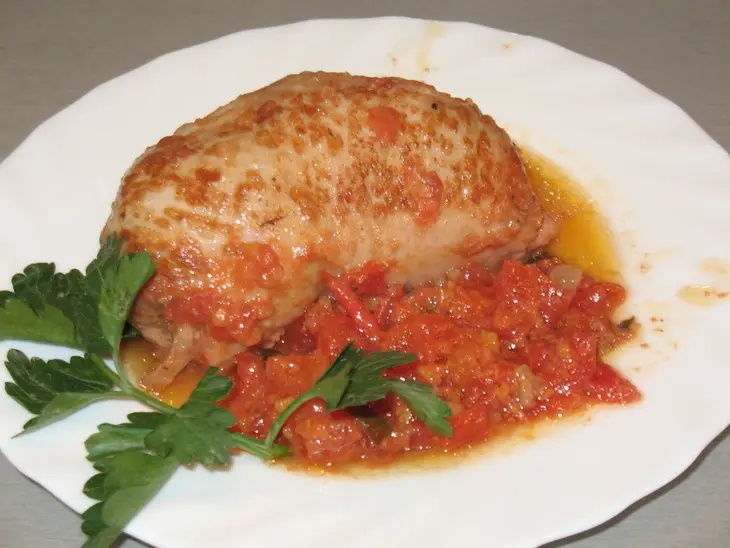 Куриные окорочка,фаршированные печенкой, луком и зеленью: шаг 5