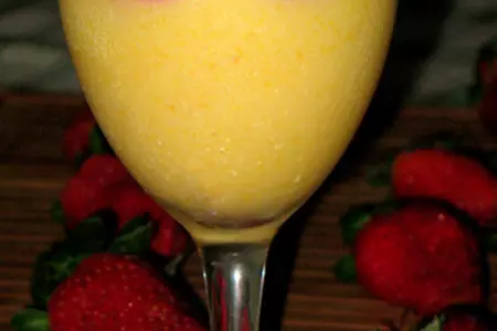 Персиково-клубничный-smoothie: шаг 1