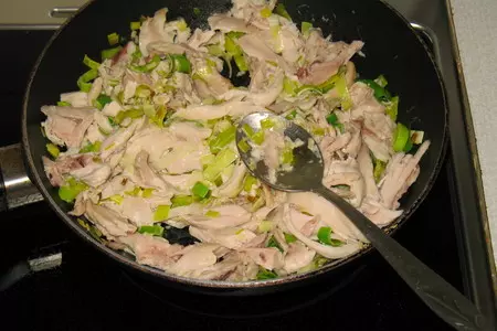 Картофельный «пирог» с курицей и пореем.: шаг 4