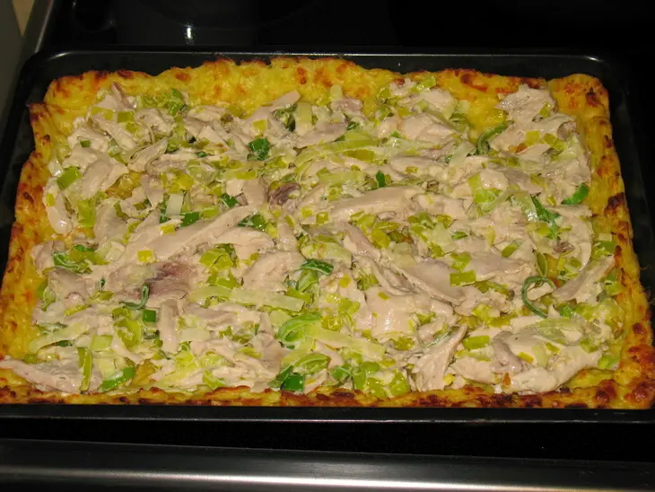 Картофельный «пирог» с курицей и пореем.: шаг 5