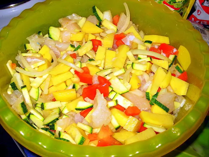 Рыбка с овощами.: шаг 2