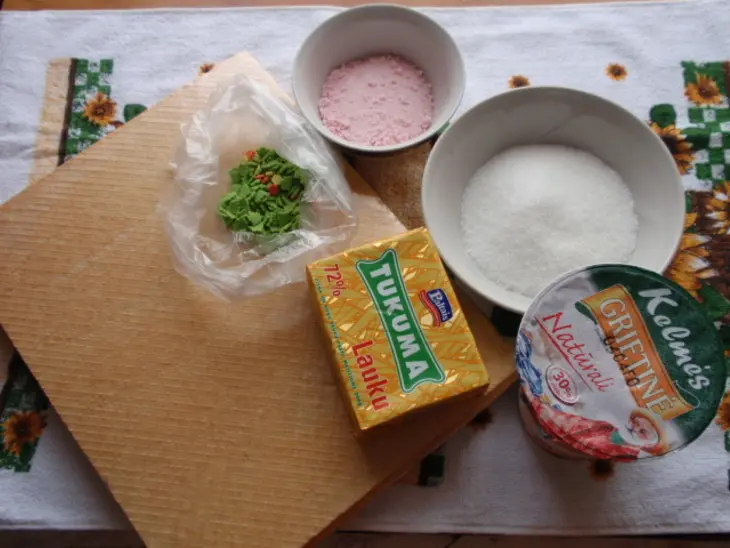 Вафельные пироженые с желе: шаг 1
