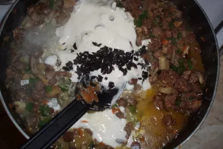 Куриные сердечки с вешенками в сметане: шаг 8