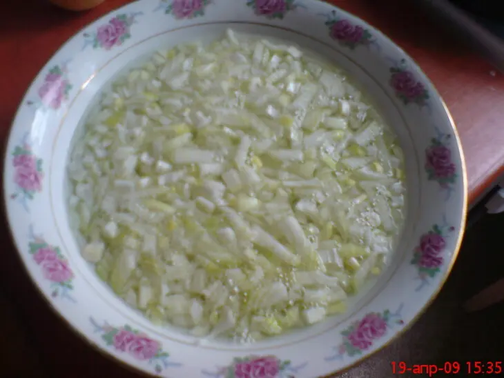 Луковый салатик (прекрасное дополнение к мясу): шаг 2