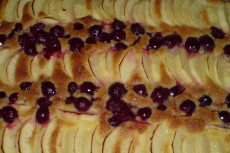 Яблочно-вишнёвый пирог под безе: шаг 4