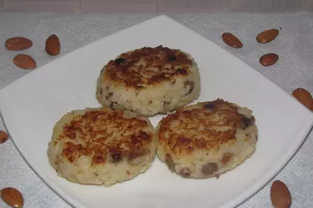 Десертные рисовые котлетки с шоколадным соусом.: шаг 1