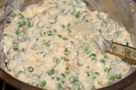 Мини-запеканки с зелёным горошком и сыром: шаг 3