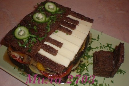 «пианино» салат из печеных овощей с сыром и гренками: шаг 6