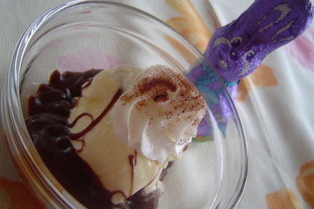 Мороженое с карамелью и растопленным шоколадом: шаг 2