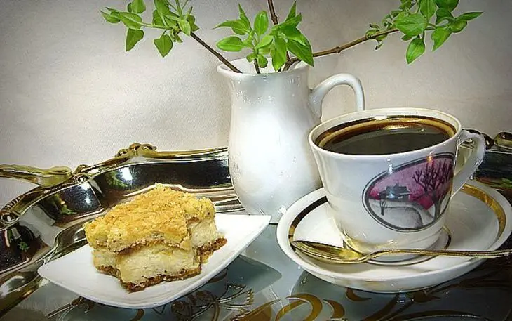 Творожно-яблочный пирог с песочной крошкой: шаг 6