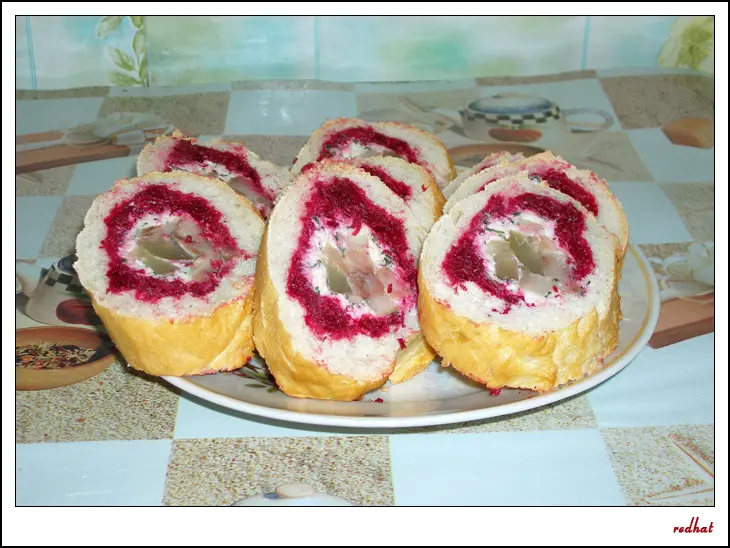 Багет фаршированный свеклой и сельдью: шаг 8