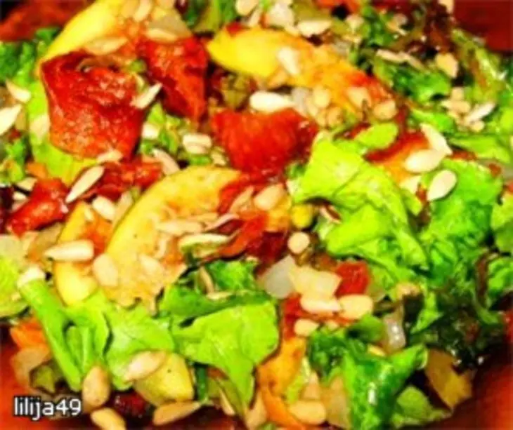Салат с инжиром, семечками и чипсами из батата: шаг 1