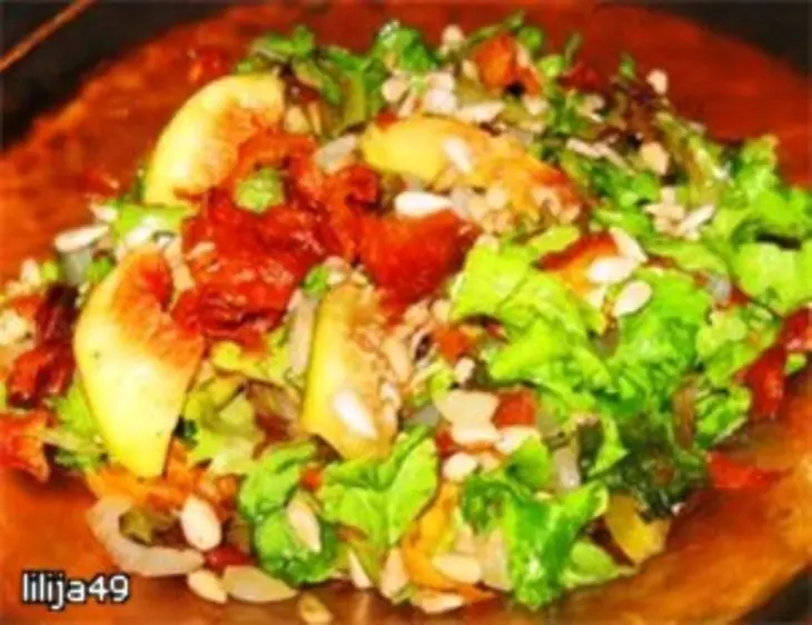 Салат с инжиром, семечками и чипсами из батата: шаг 2