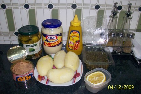 Картофельный салат с тунцом и каперсами.: шаг 1