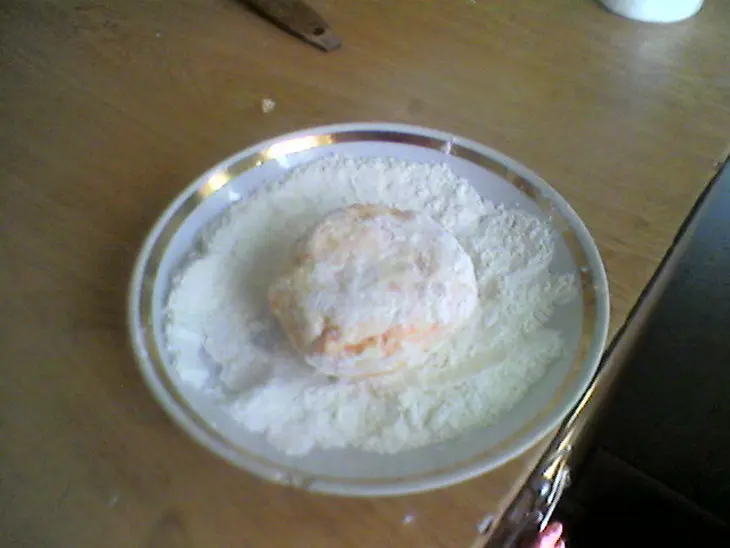 Сырники с сырой морковью: шаг 3