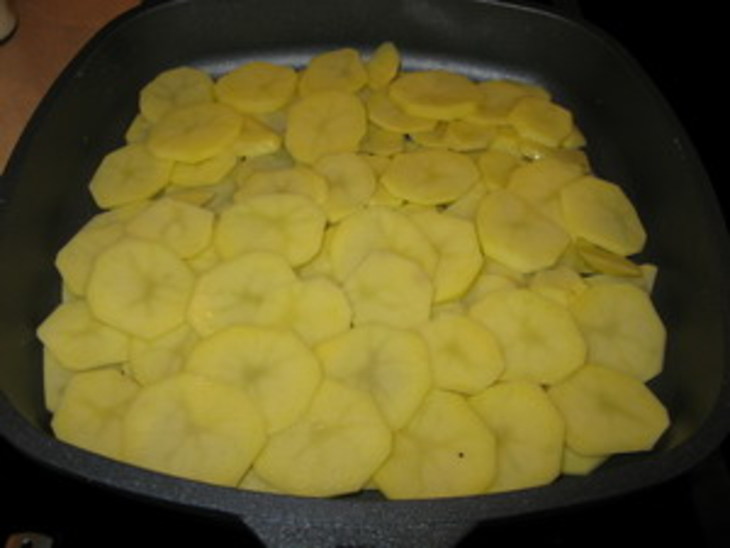 Картофель "дофин" с двумя видами сыра и паприкой: шаг 1
