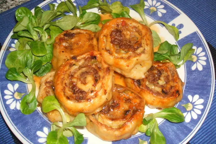 Рулетные дольки с мясом: шаг 4