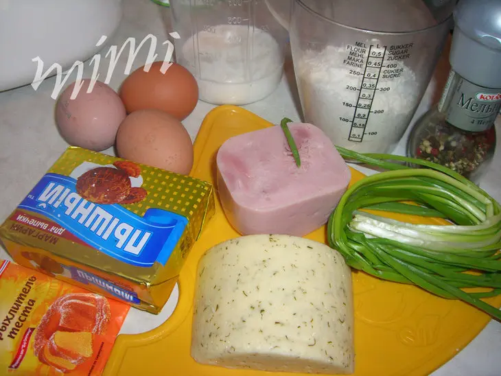 Маффины с ветчиной и сыром: шаг 1