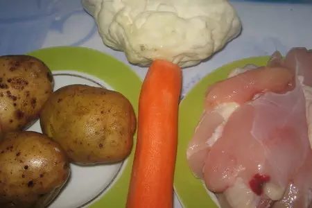 Жаркое в горшочке из курицы и капусты.: шаг 1