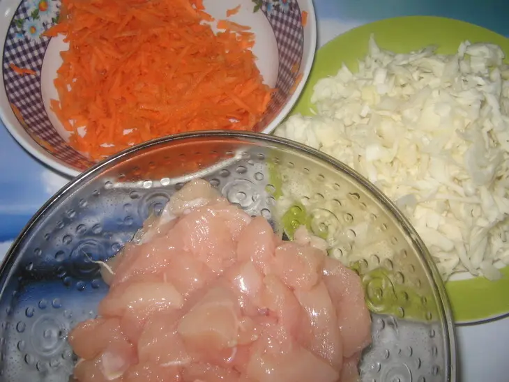Жаркое в горшочке из курицы и капусты.: шаг 2