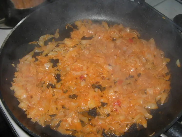 Жаркое в горшочке из курицы и капусты.: шаг 4