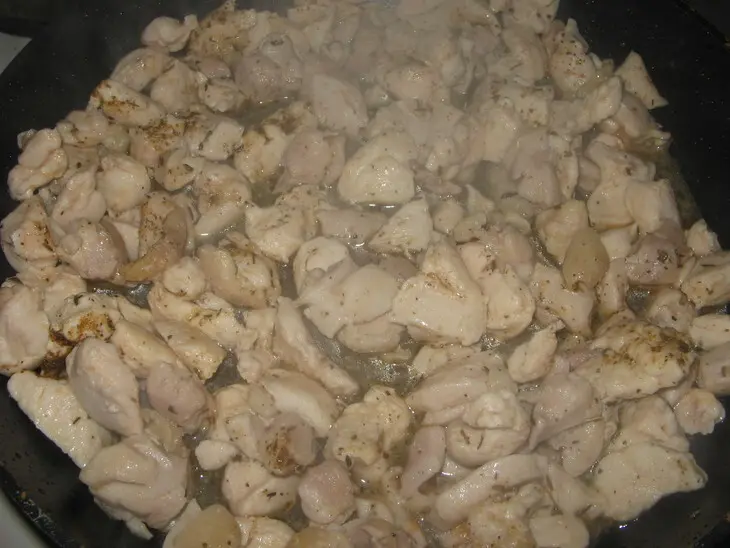 Жаркое в горшочке из курицы и капусты.: шаг 5
