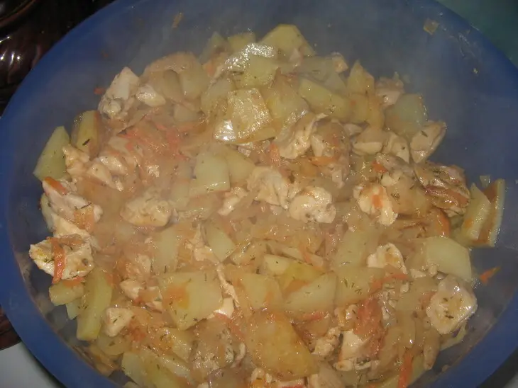 Жаркое в горшочке из курицы и капусты.: шаг 7