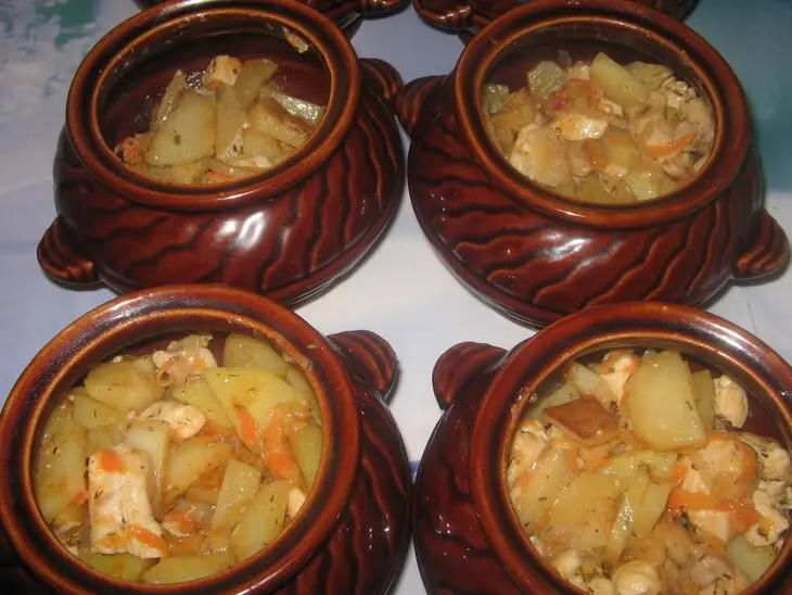 Жаркое в горшочке из курицы и капусты.: шаг 8