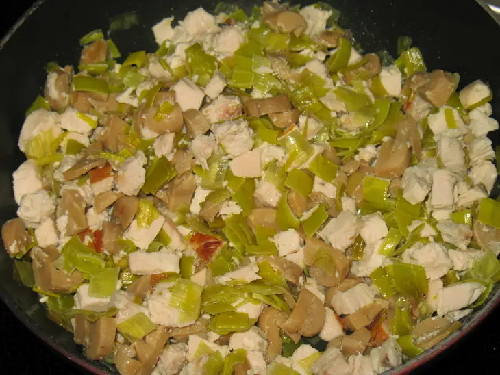 Канеллони с курицей и грибами: шаг 1