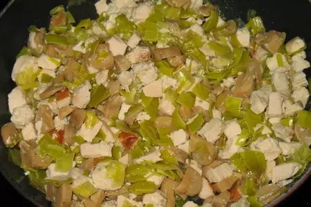 Канеллони с курицей и грибами: шаг 1