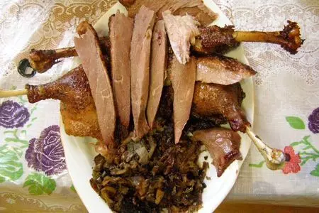 Гусь запеченный с капустой: шаг 8