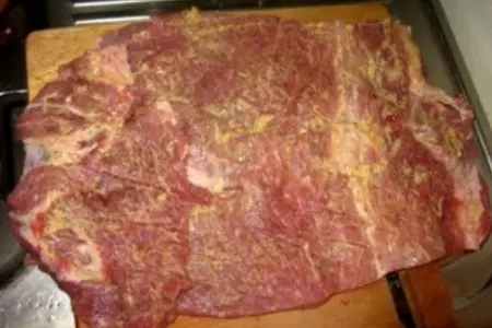 Рулет из свинины с грушами и сыром: шаг 2