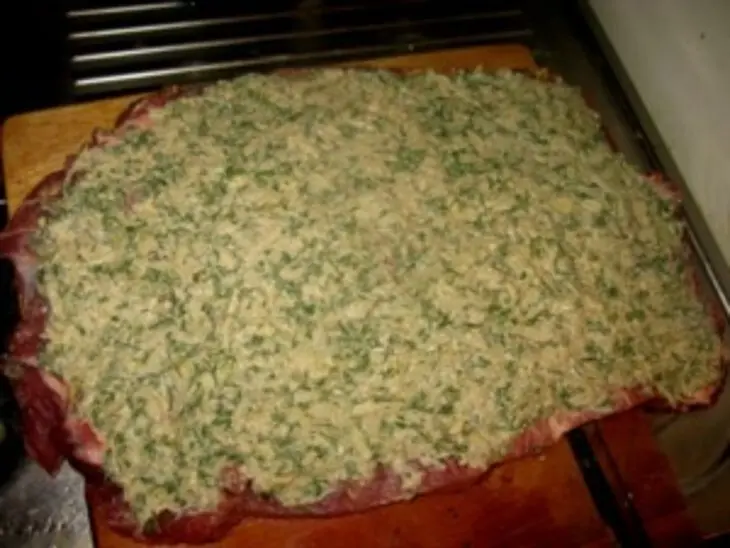 Рулет из свинины с грушами и сыром: шаг 4