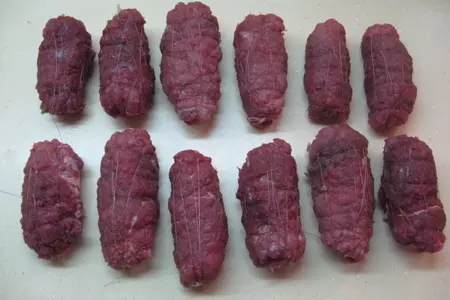 Мясные рулетики и клецки со сливами: шаг 3