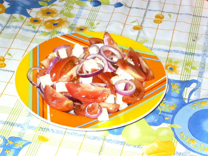 Красный салат с сыром фета.: шаг 1