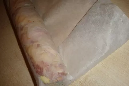 Куриный рулет с фисташками и персиками: шаг 4