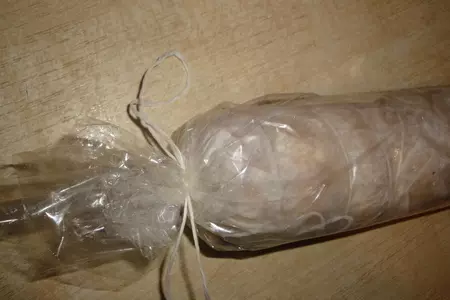 Куриный рулет с фисташками и персиками: шаг 6