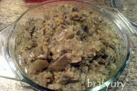 Салат - не салат, закуска - не закуска, огурцы, лук, грибы - вкусно!: шаг 1