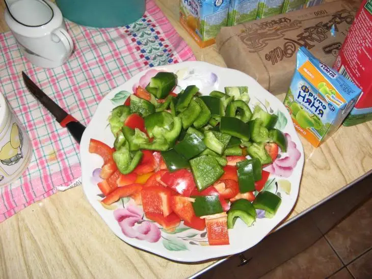 Мясо с грибами и овощами тушеное в вине: шаг 2