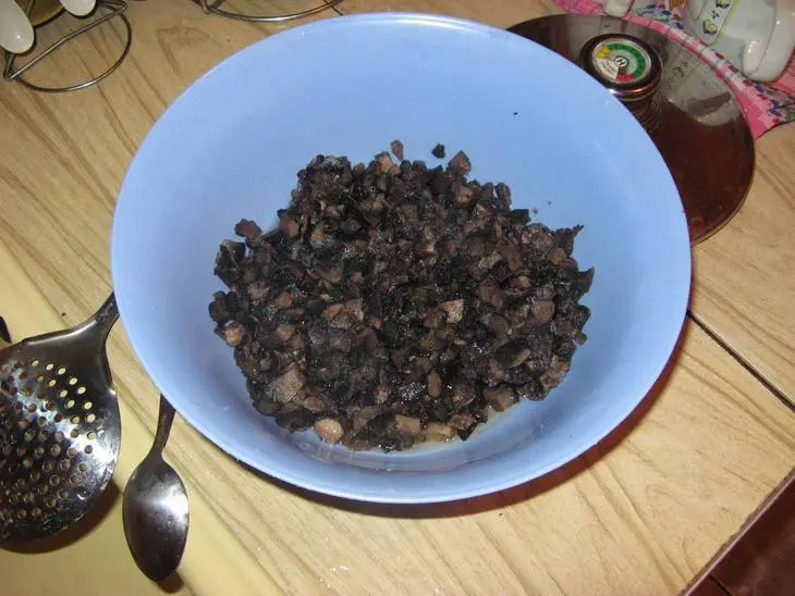 Мясо с грибами и овощами тушеное в вине: шаг 3