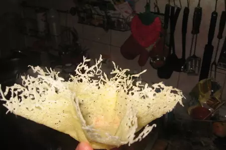 Сырные корзиночки с морским салатом: шаг 4