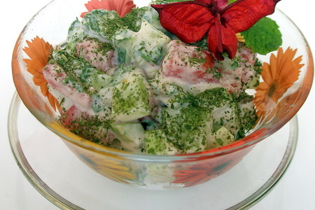 Салат из помидорок и огурчиков в иогурте: шаг 1