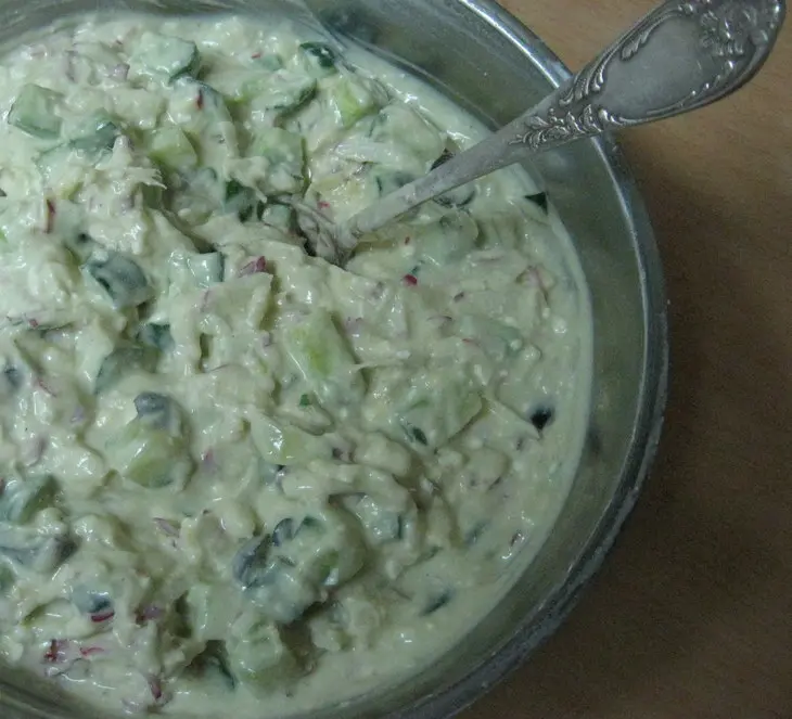 Салат из огурцов,авокадо и йогурта: шаг 3
