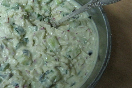 Салат из огурцов,авокадо и йогурта: шаг 3