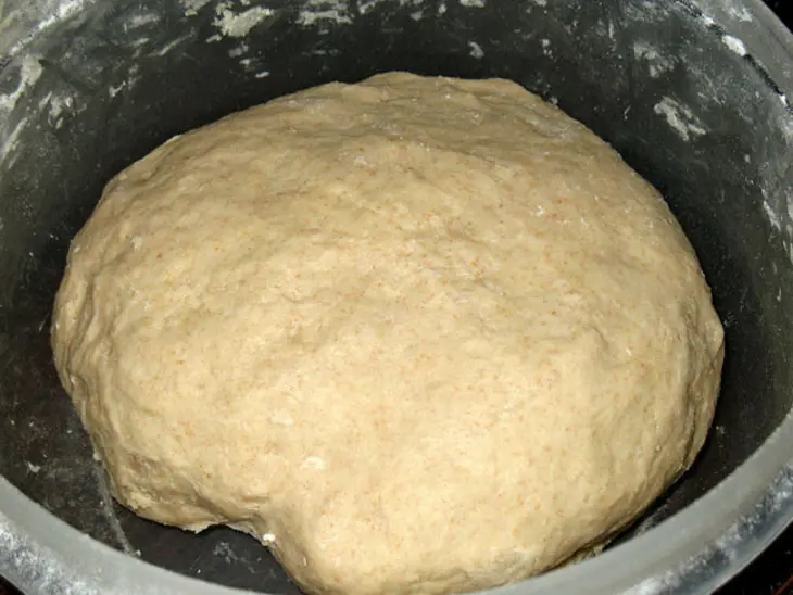 Улитки из творожного теста с изюмом и корицей: шаг 2